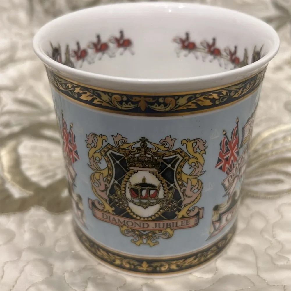 Harrods - the Queen’s diamond jubilee croebrations edition - Picture 2 of 5